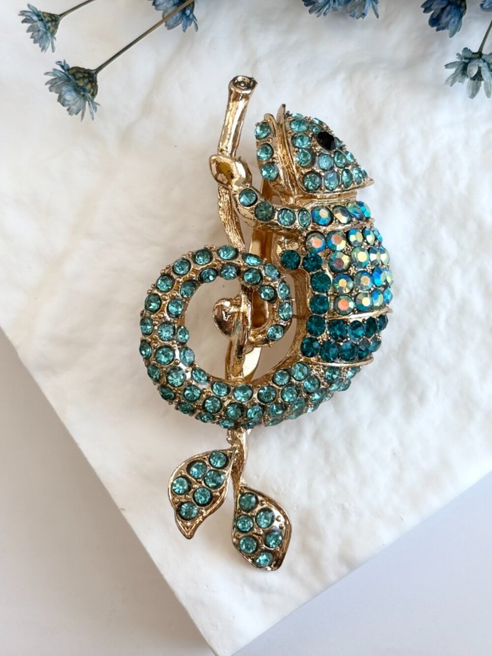 Mint Blue Rhinestone Chameleon Reptile Lizard on Branch Gold Toned Brooch Pin - Picture 12 of 12